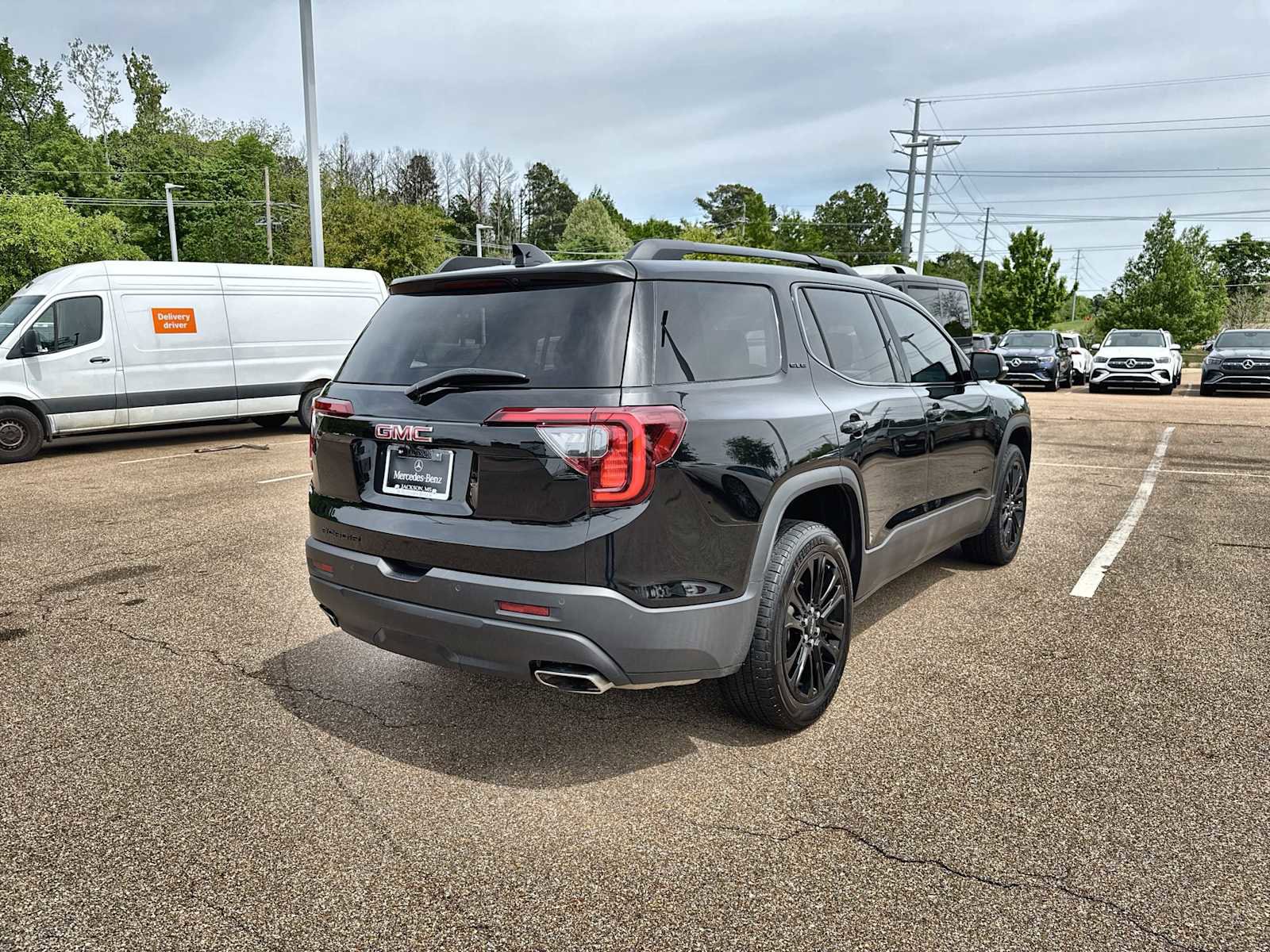 Used 2022 GMC Acadia SLE w/ Driver Convenience Package FWD image 8