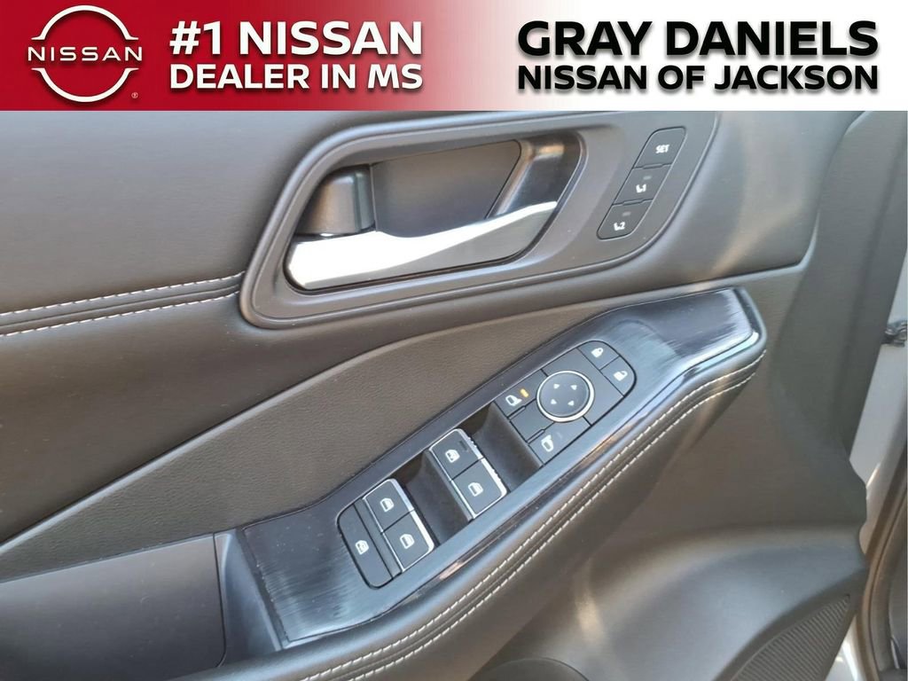 Used 2023 Nissan Rogue SL w/ SL Premium Package FWD image 12