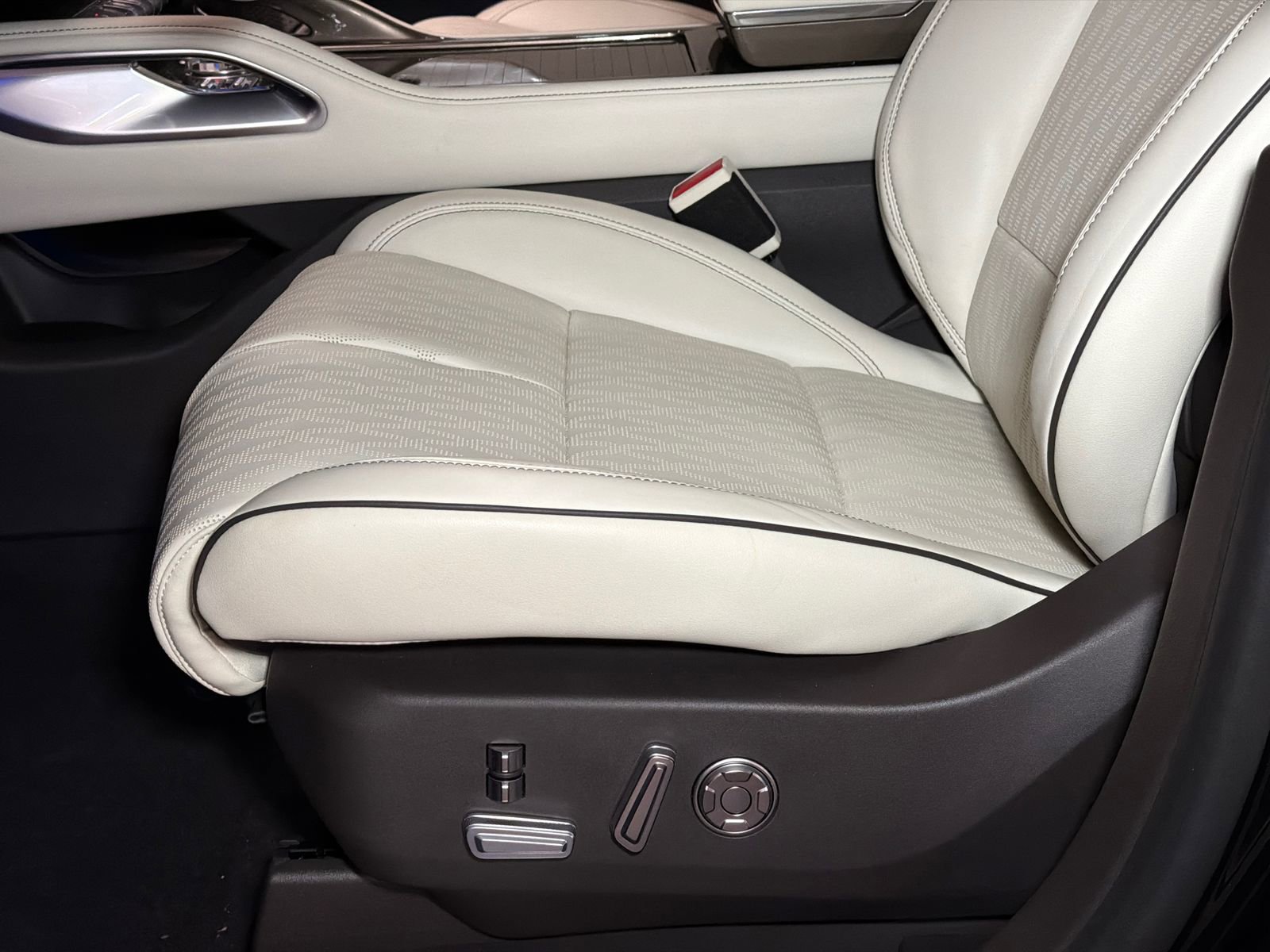 New 2026 Lincoln Nautilus Black Label AWD/4WD image 16