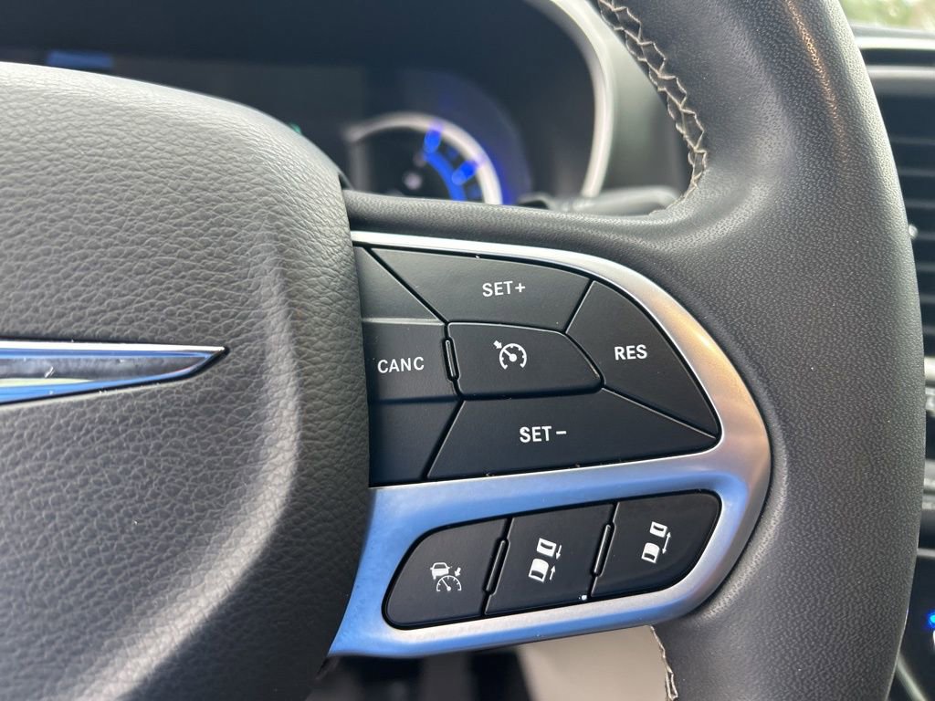 Used 2022 Chrysler Pacifica Touring-L FWD image 45