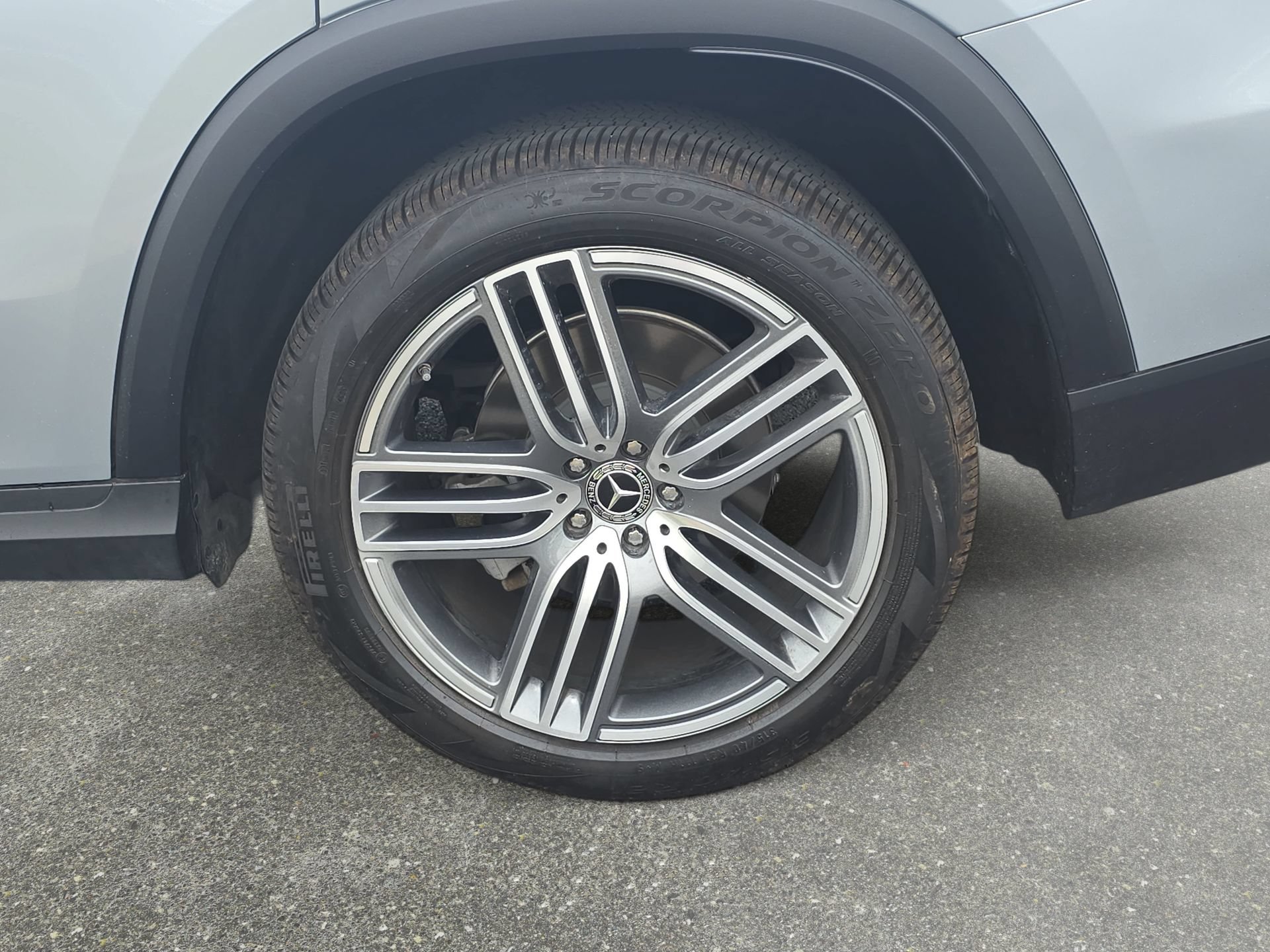 Certified 2025 Mercedes-Benz GLS 450 4MATIC image 32