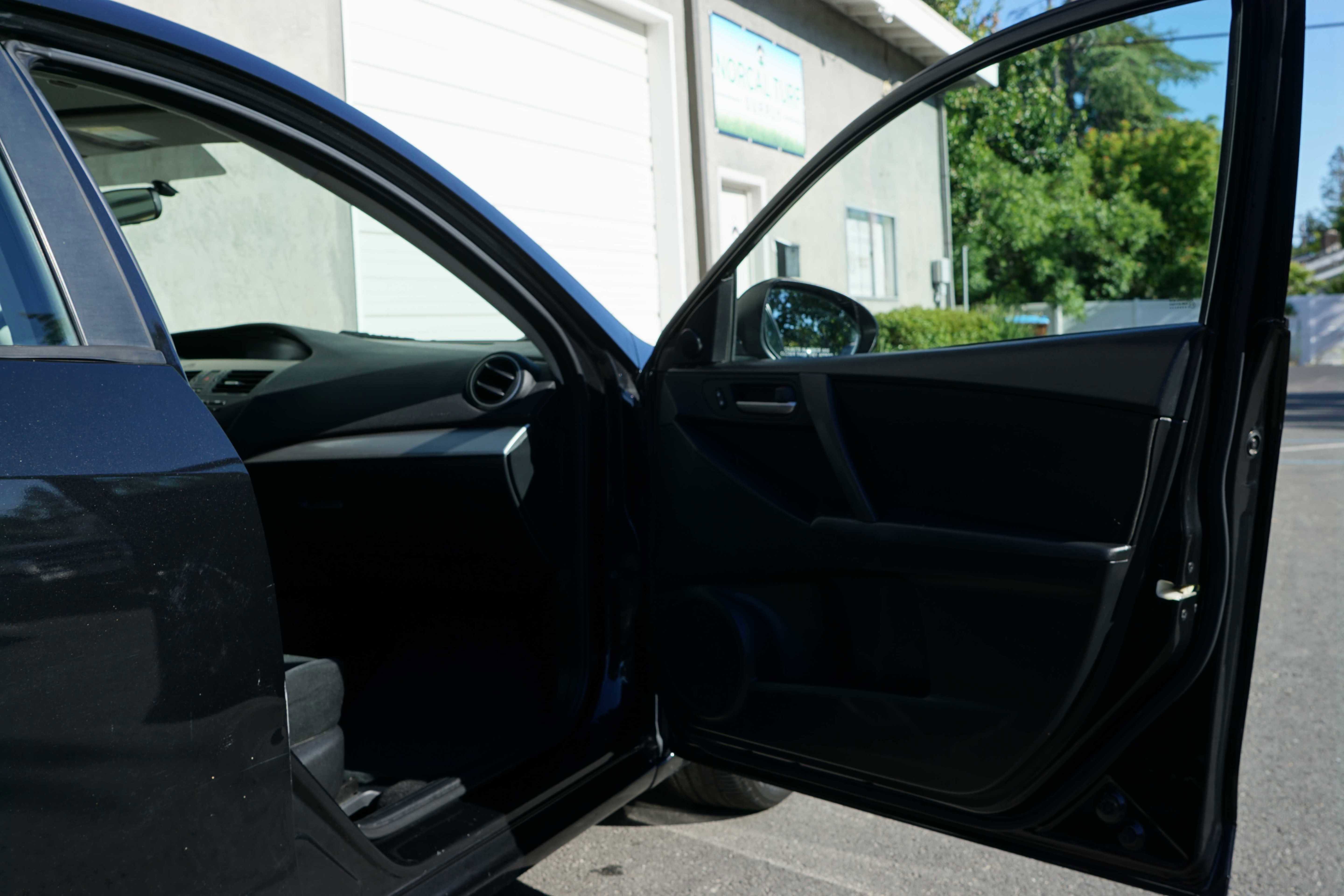 Used 2012 MAZDA MAZDA3 i Touring FWD image 26