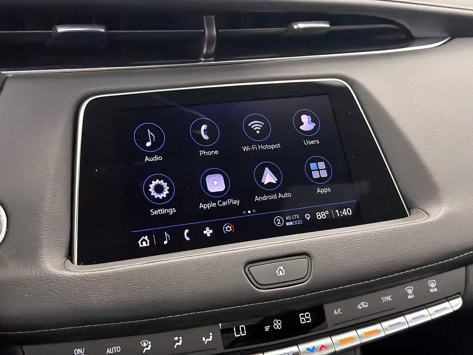 Used 2022 Cadillac XT4 Luxury w/ Cold Weather Package AWD/4WD image 25