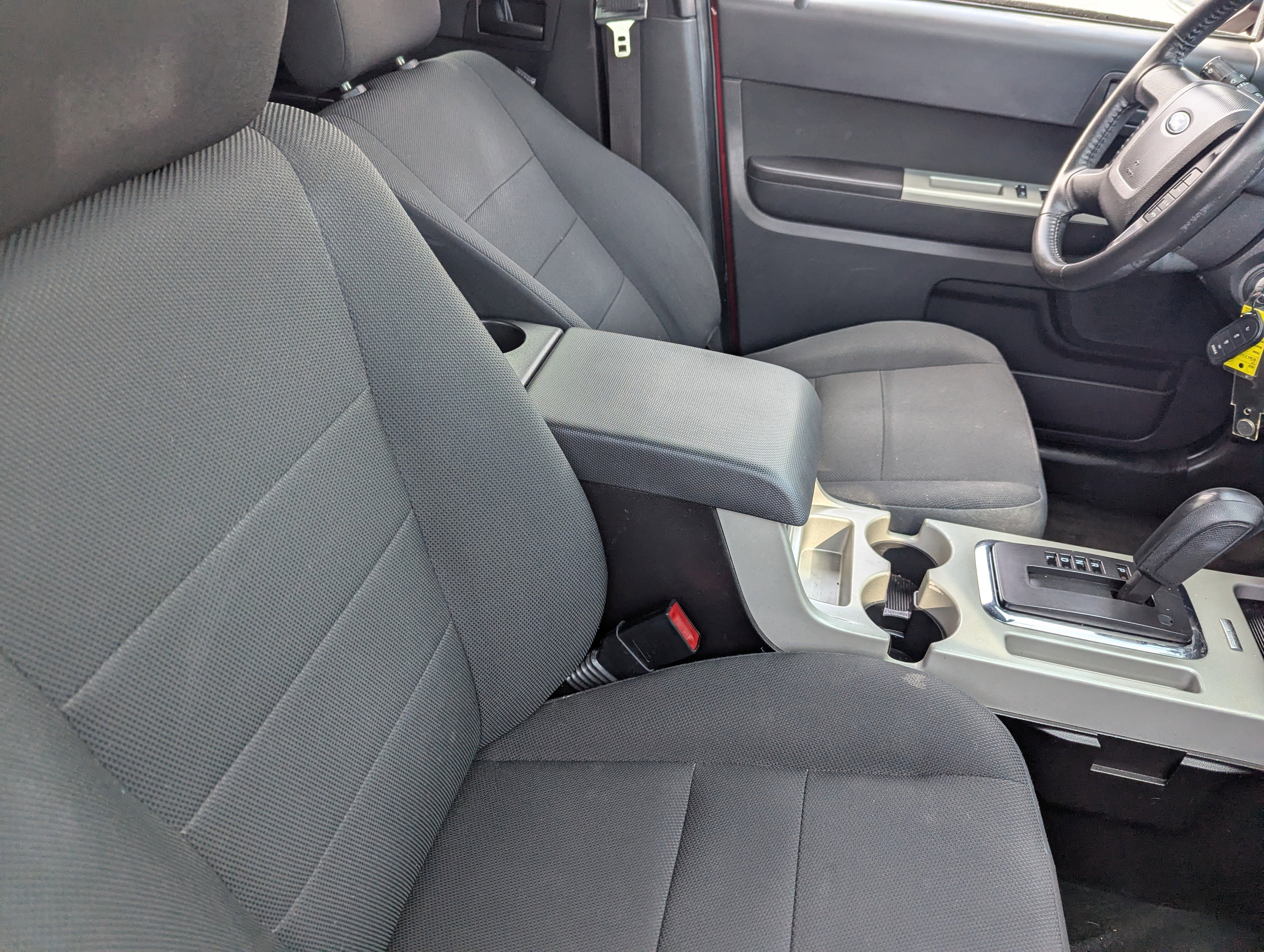 Used 2010 Ford Escape XLT image 10