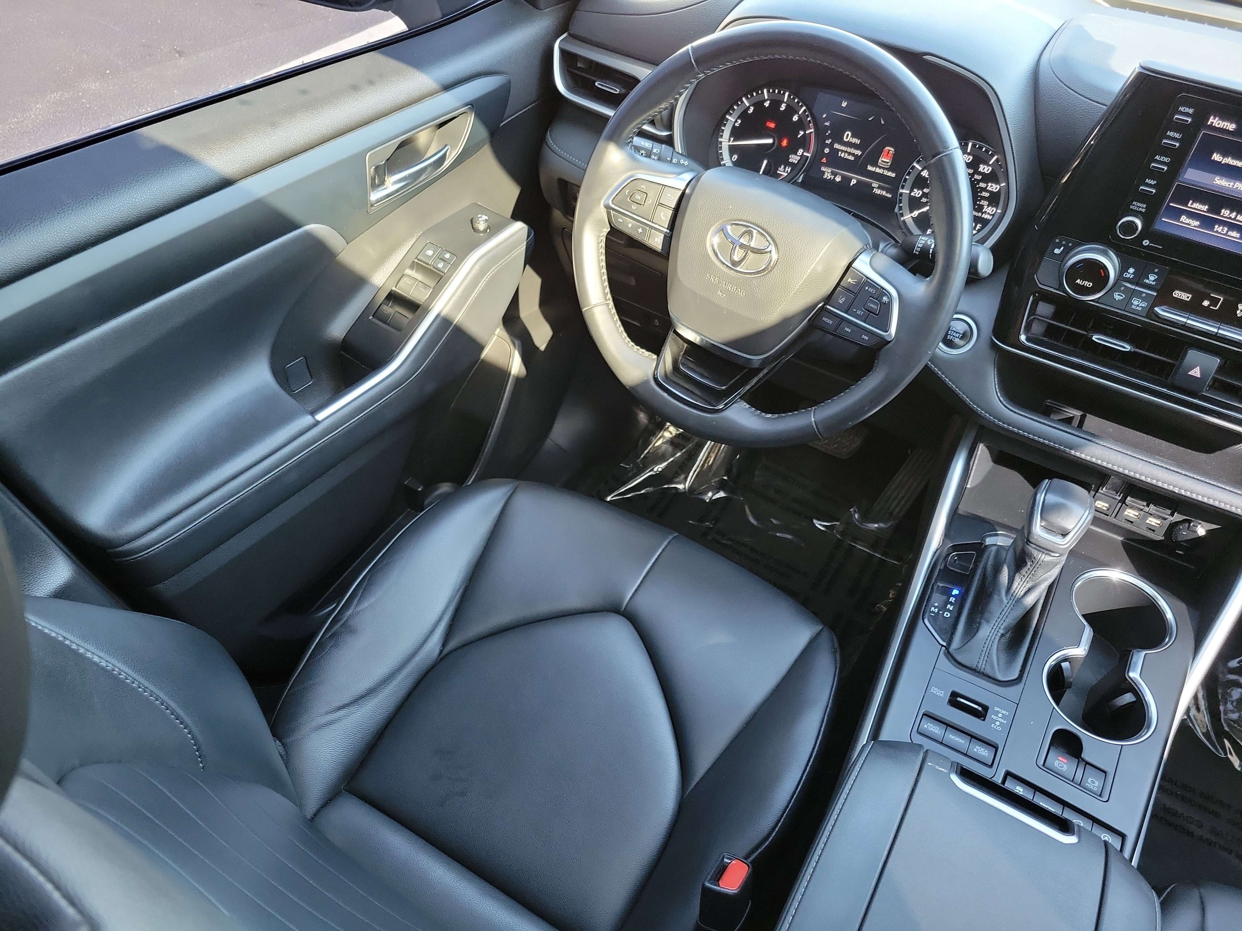 Used 2021 Toyota Highlander XLE image 17