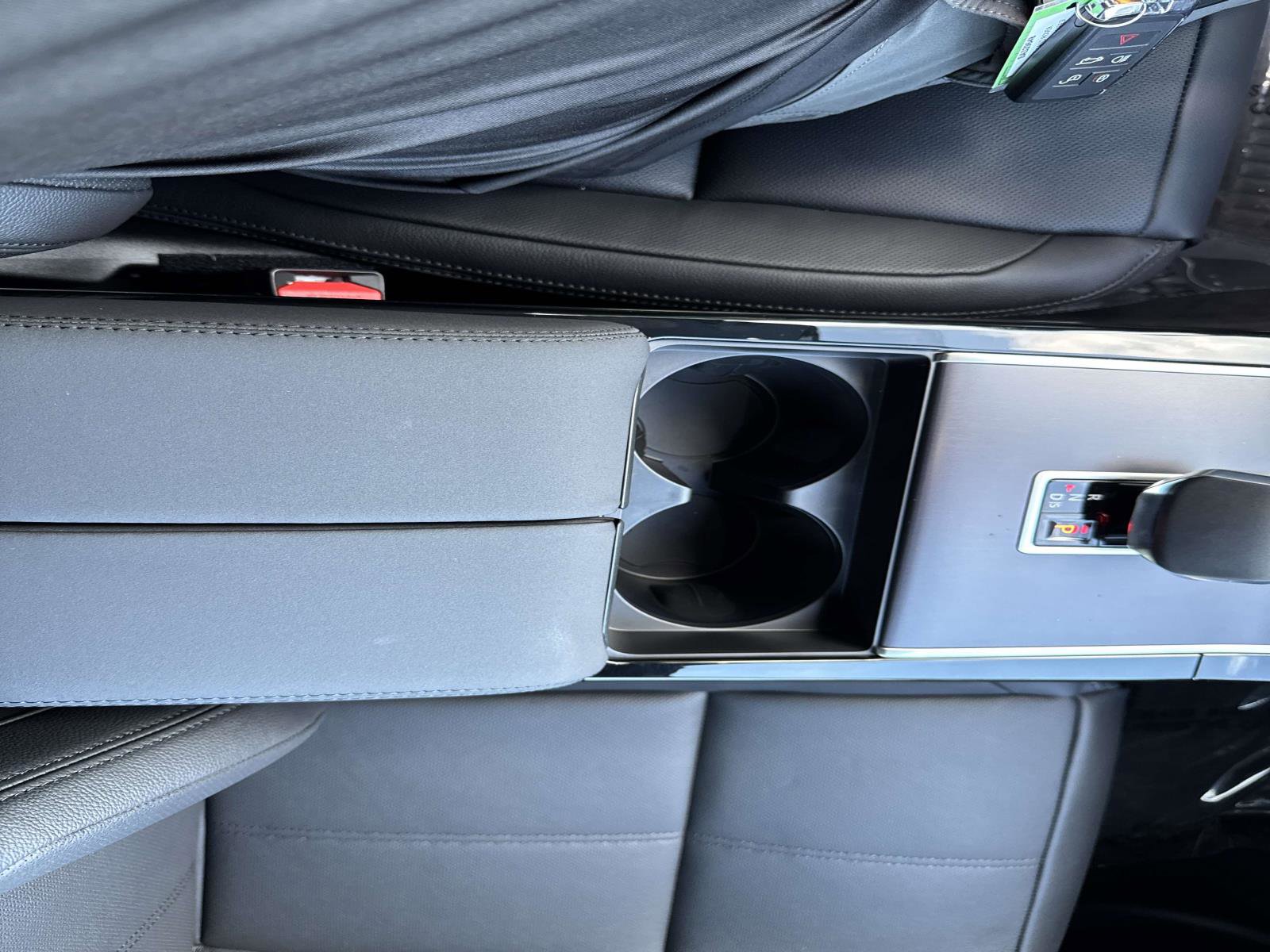 New 2026 Land Rover Range Rover Velar Dynamic SE image 27