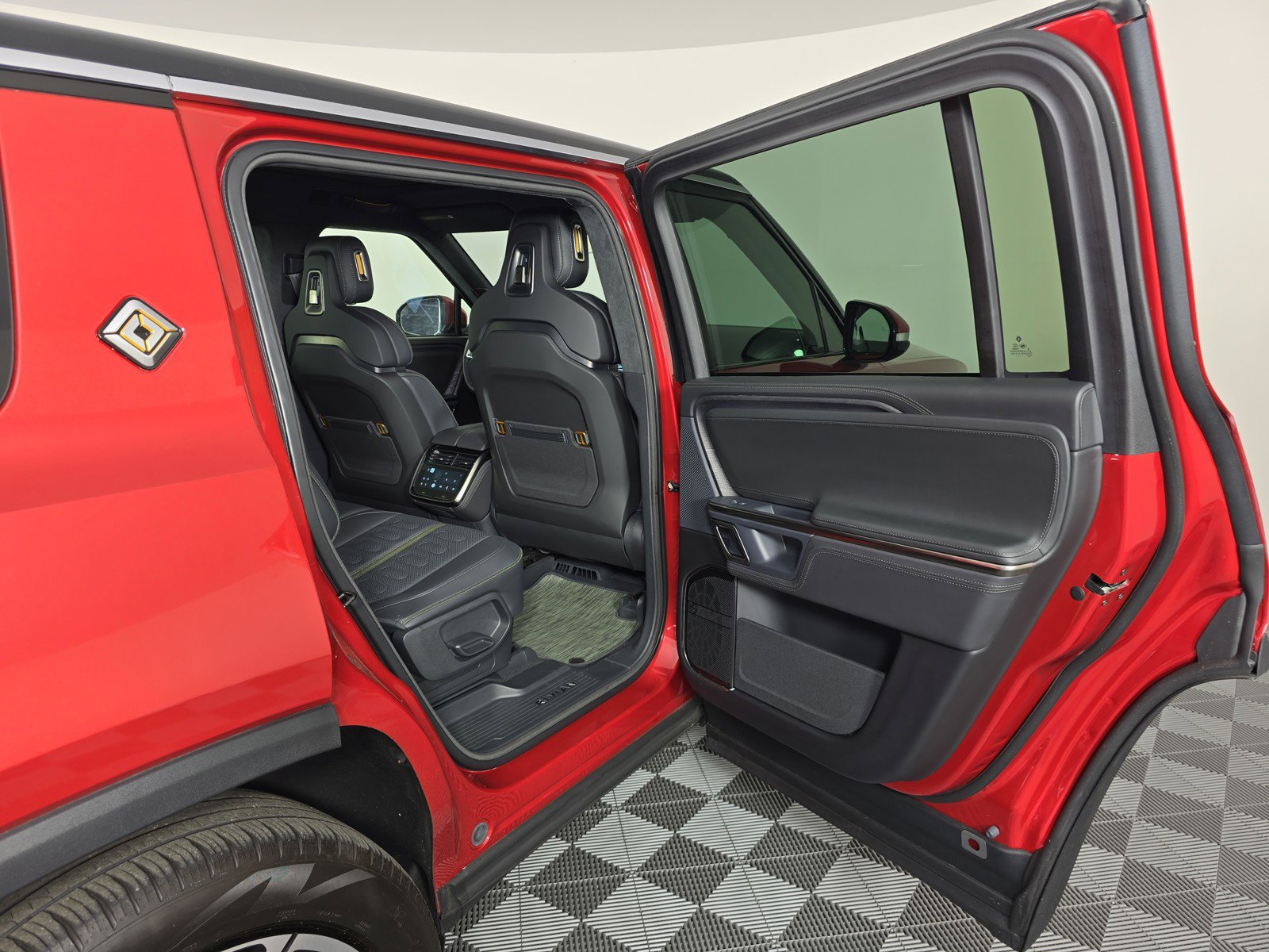 Used 2023 Rivian R1S Adventure image 19