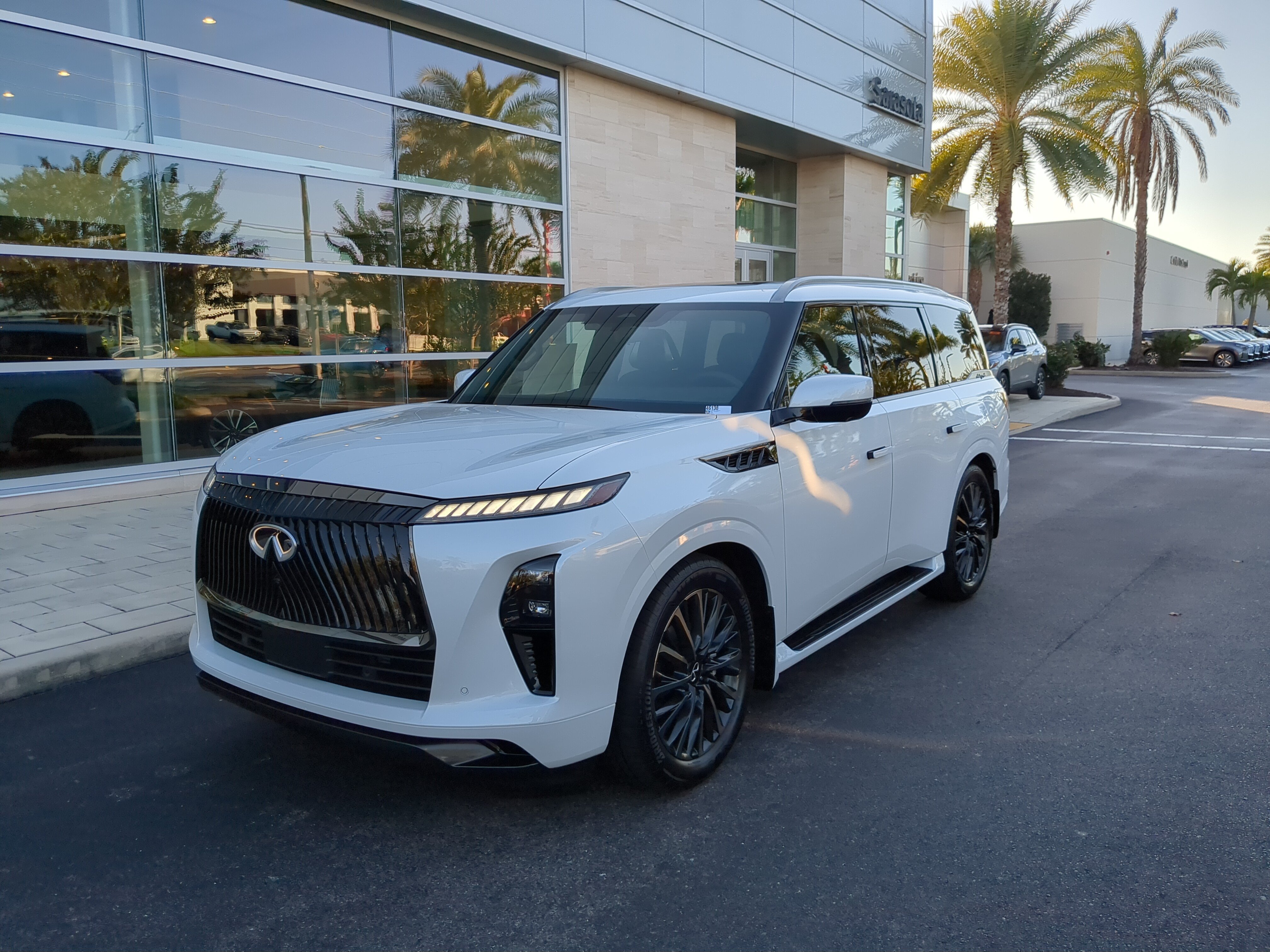 New 2026 INFINITI QX80 Autograph w/ Premium Cargo Package AWD/4WD image 8