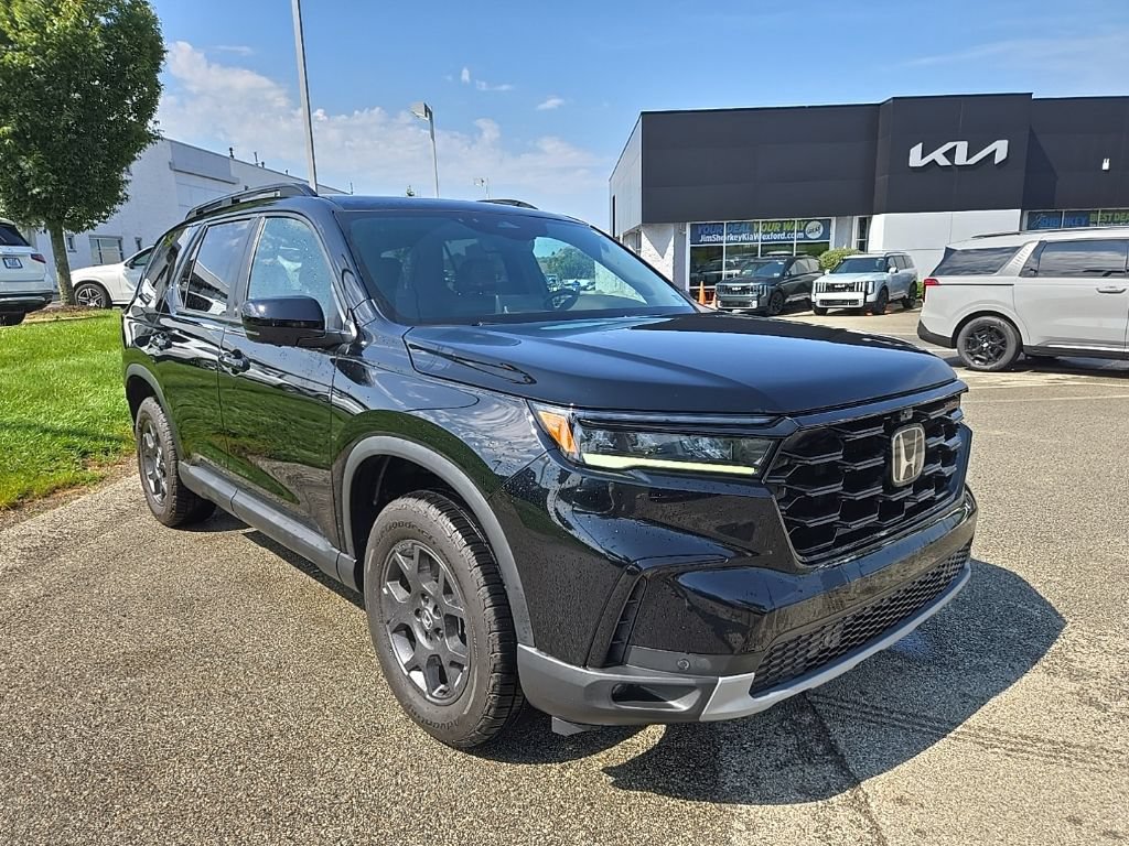 Used 2024 Honda Pilot TrailSport image 1