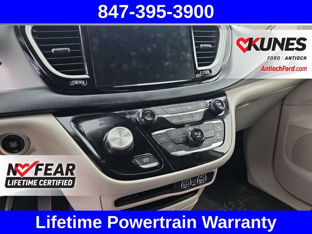Used 2023 Chrysler Pacifica Touring-L FWD image 21