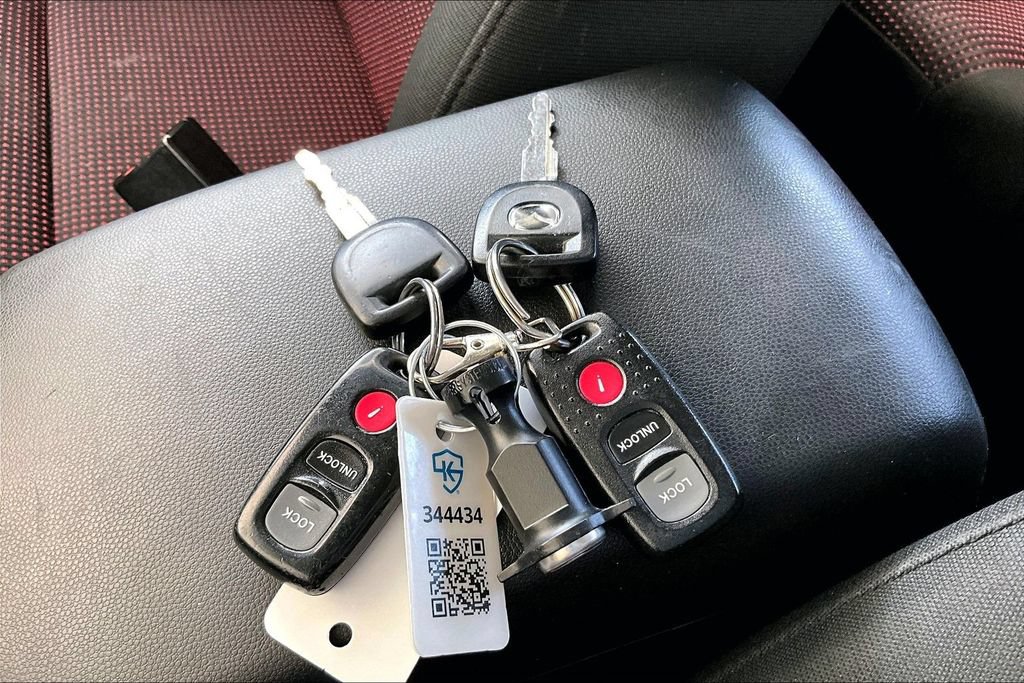 Used 2005 MAZDA MAZDA3 s FWD image 35