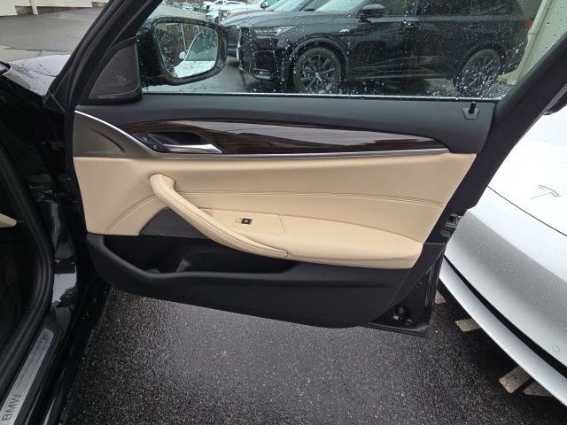 Used 2023 BMW 540i xDrive w/ Premium Package image 23