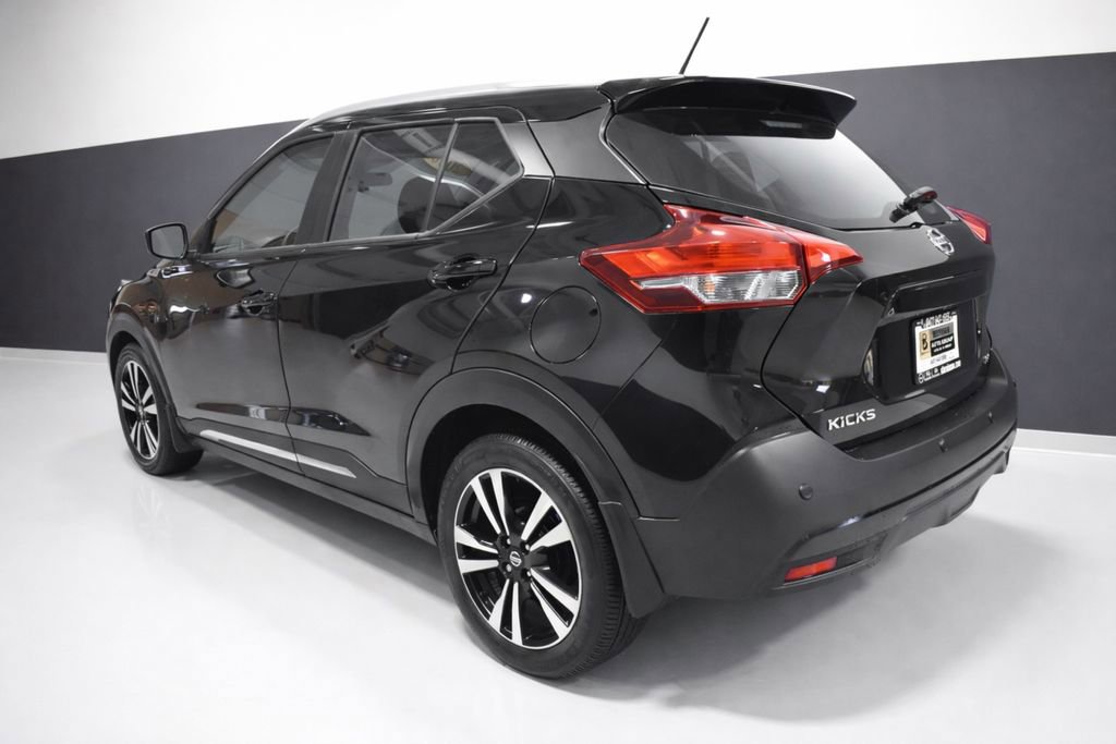 Used 2020 Nissan Kicks SR image 3