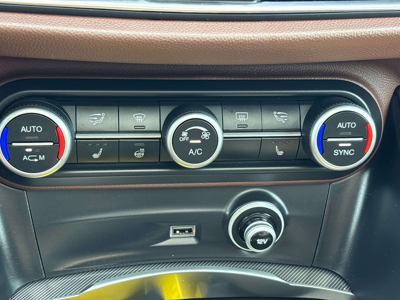 Used 2018 Alfa Romeo Stelvio Ti Sport AWD/4WD image 23