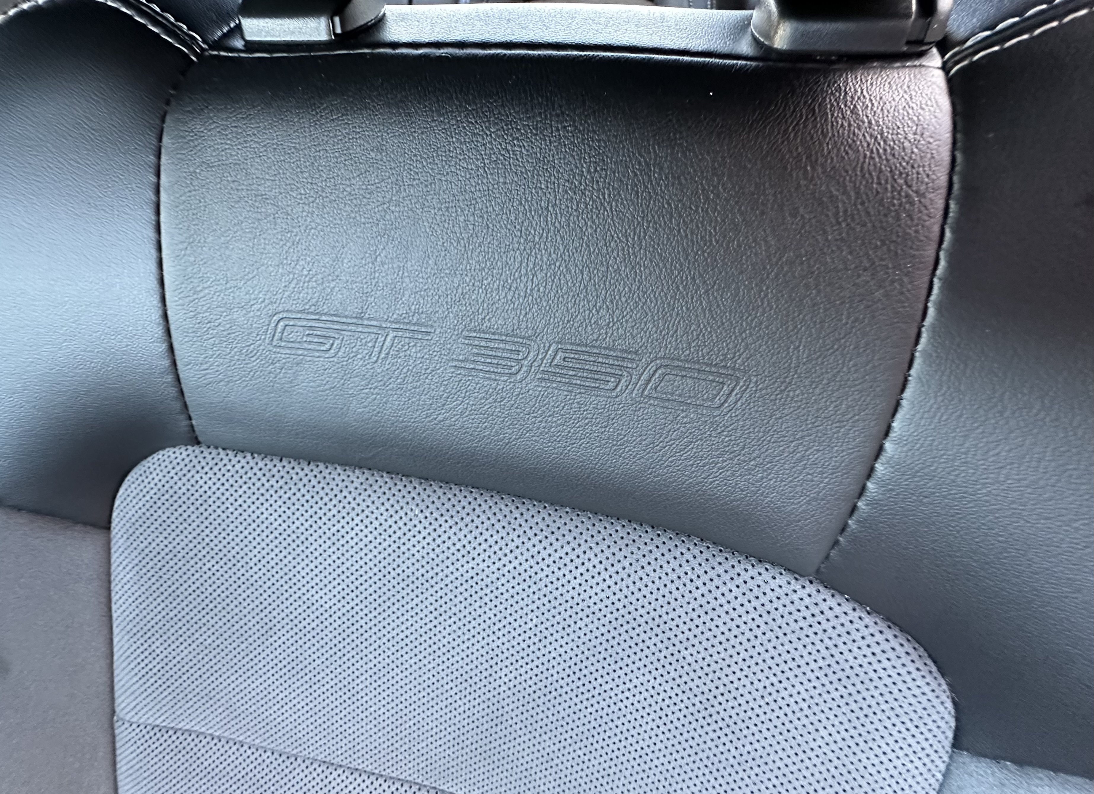 Used 2019 Ford Mustang Shelby GT350 w/ Technology Package RWD image 39