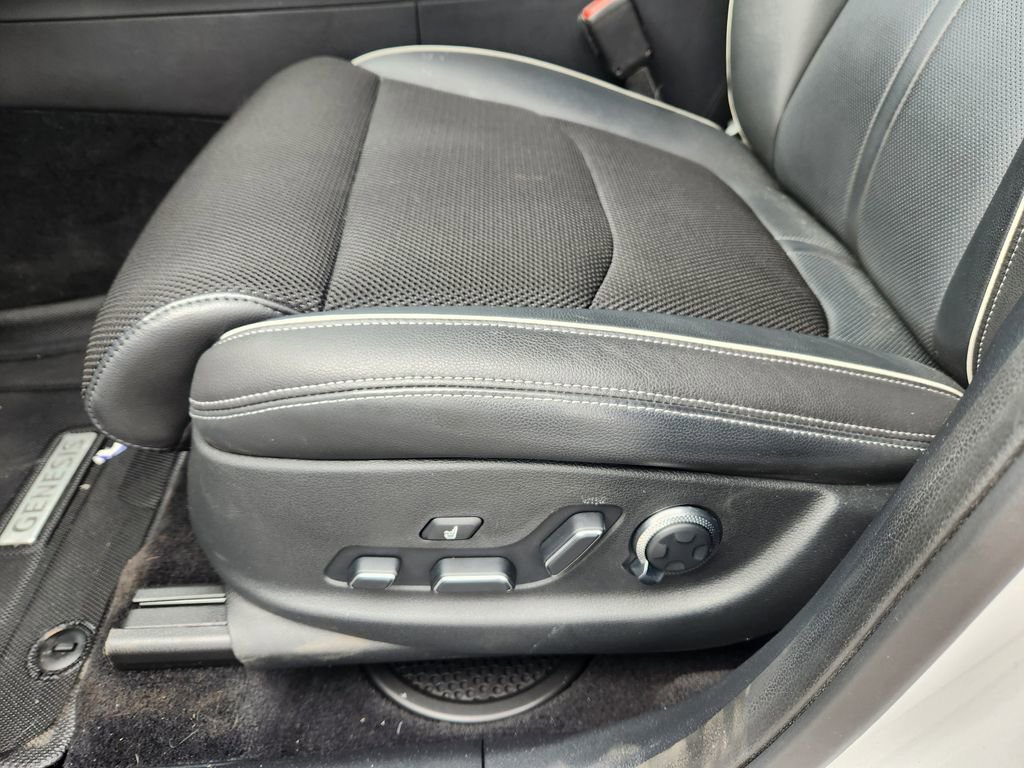 Used 2023 Genesis GV70 2.5T w/ Sport Prestige Package image 16