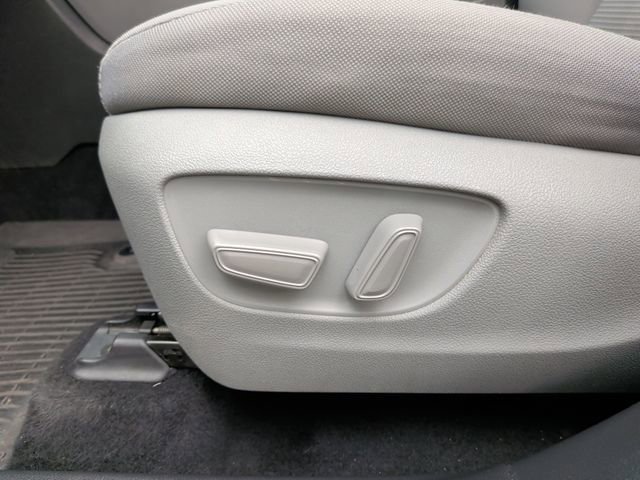 Used 2022 Toyota Highlander LE AWD/4WD image 15