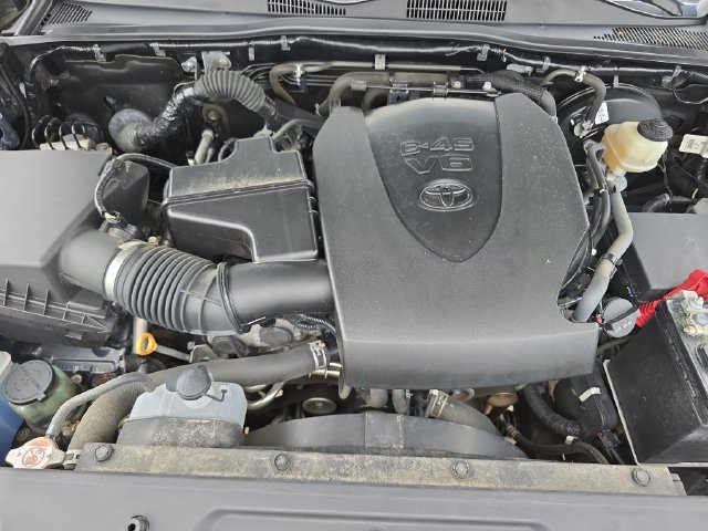 Used 2021 Toyota Tacoma TRD Sport AWD/4WD image 31