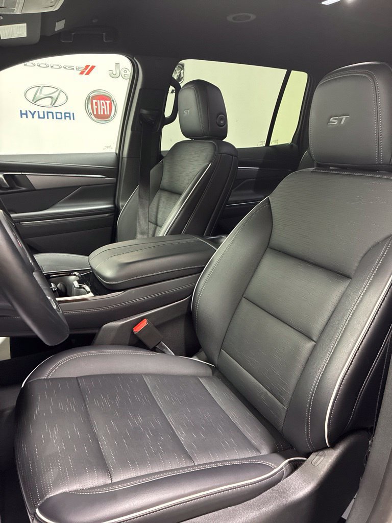 Used 2026 Buick Enclave Sport Touring FWD image 11