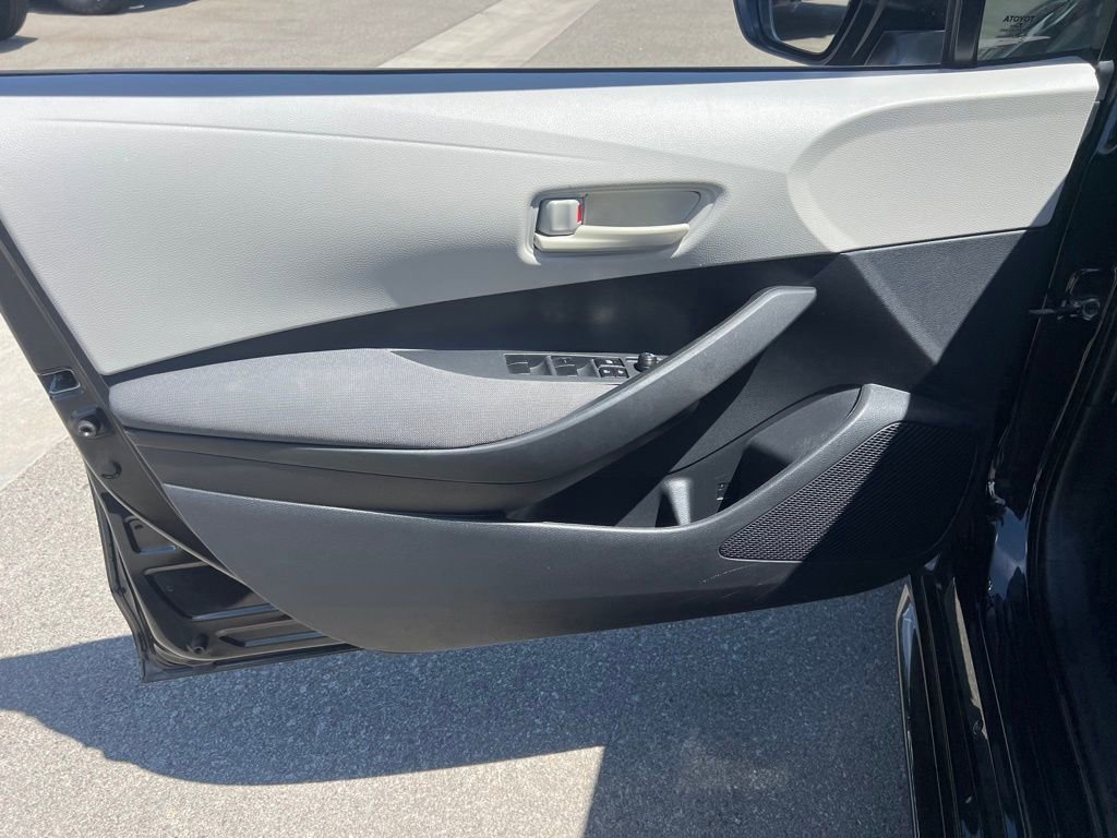 Used 2022 Toyota Corolla LE w/ Carpet Mat Package (TMS) image 15
