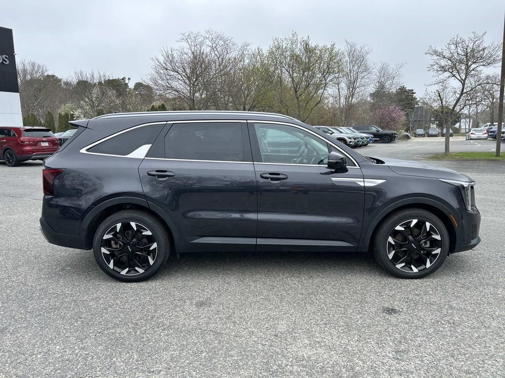 Certified 2025 Kia Sorento SX FWD image 2