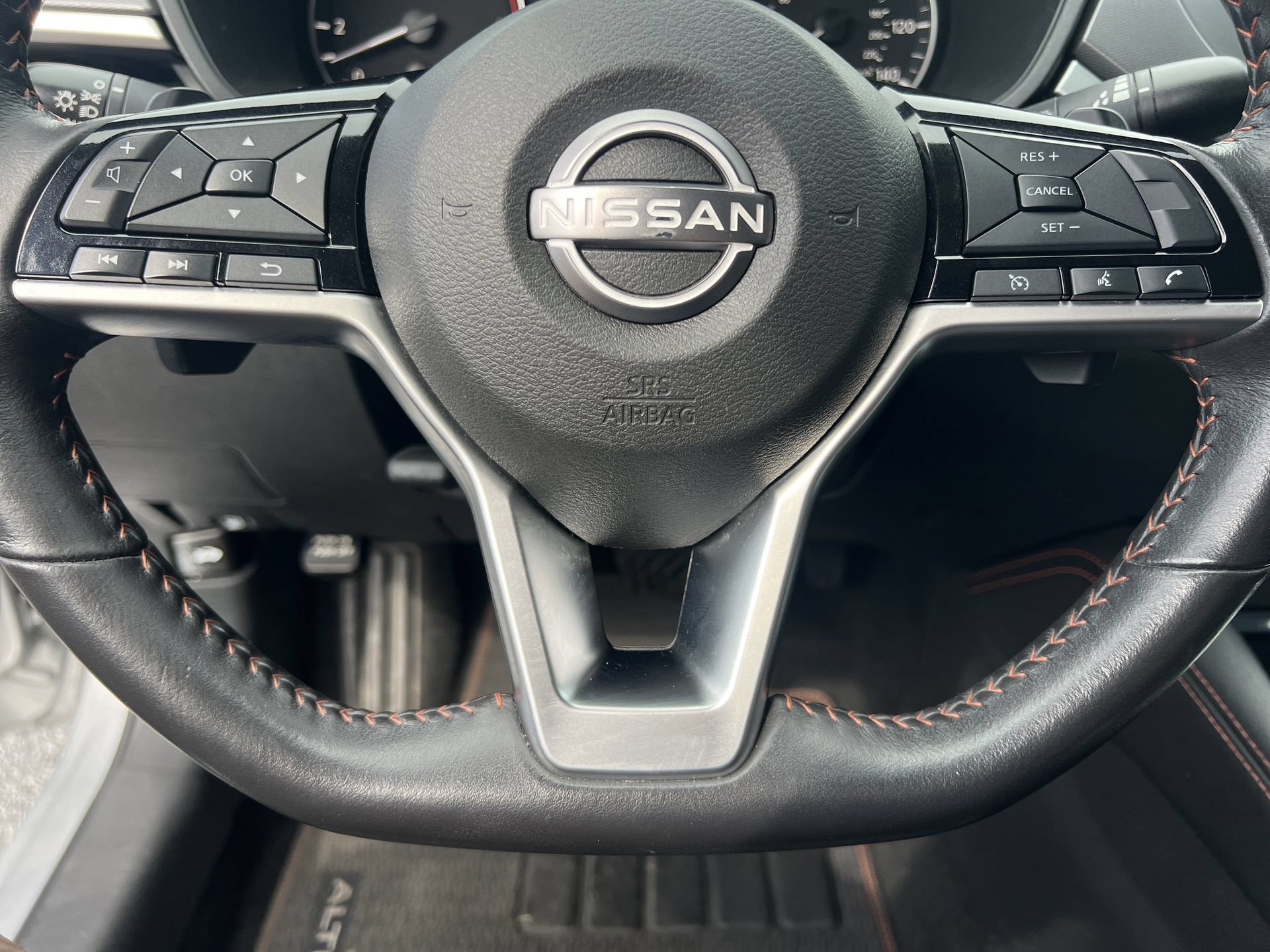 Used 2024 Nissan Altima 2.5 SR FWD image 9