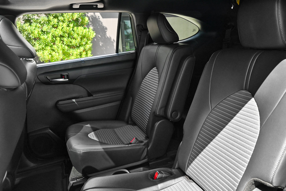Used 2024 Toyota Highlander XSE FWD image 7