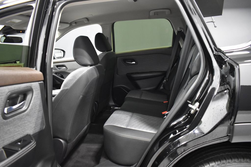 Certified 2023 Nissan Rogue SV image 25