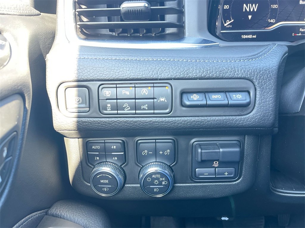 Used 2023 GMC Yukon XL Denali image 27