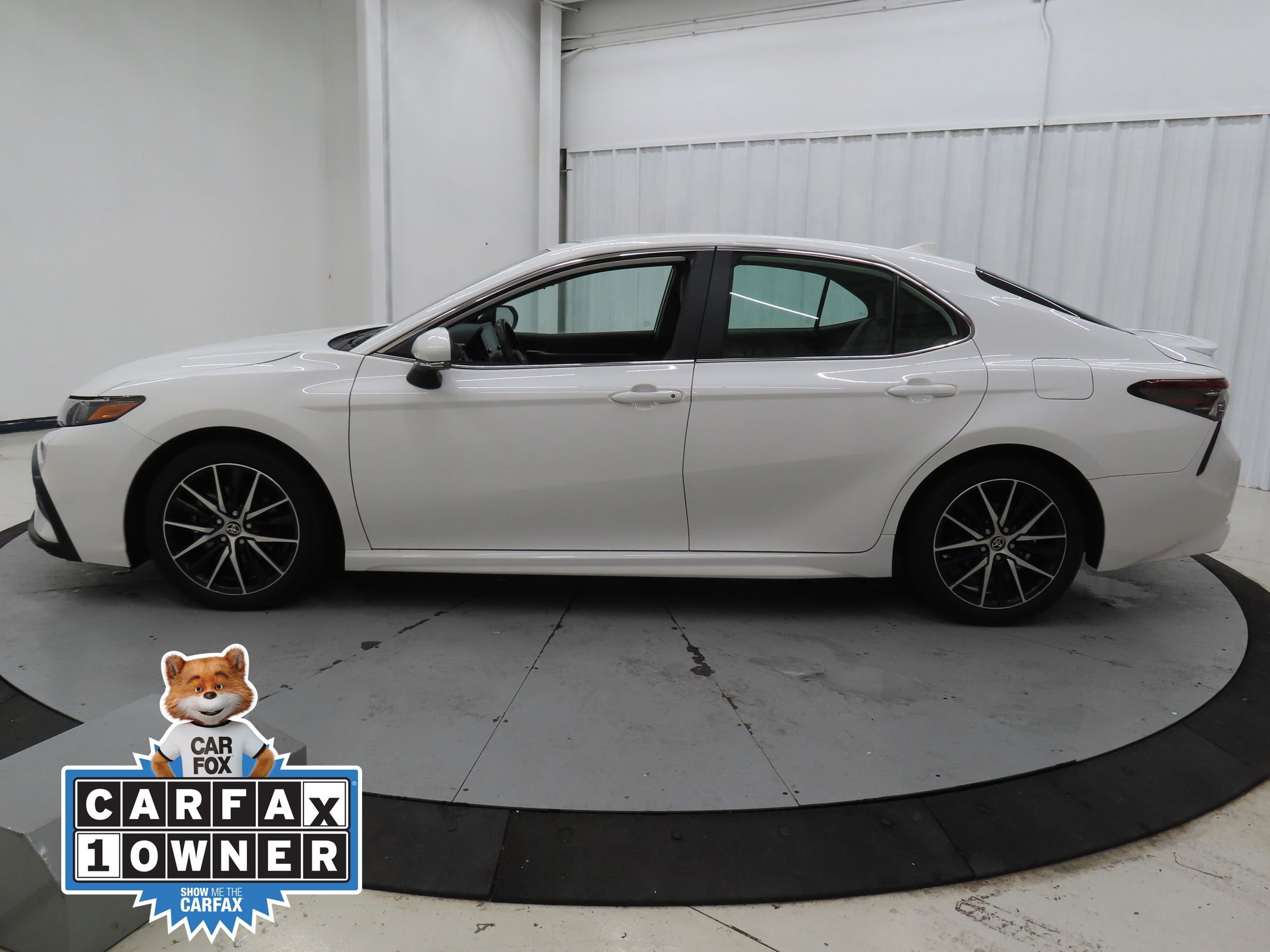 Used 2024 Toyota Camry SE image 6