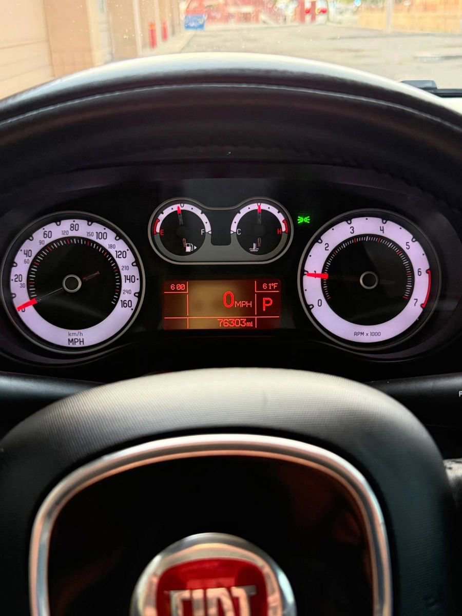 Used 2017 FIAT 500L Trekking w/ Urbana Appearance Package image 16