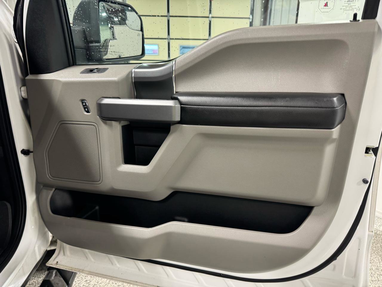 Used 2015 Ford F150 XLT w/ Equipment Group 302A Luxury AWD/4WD image 14