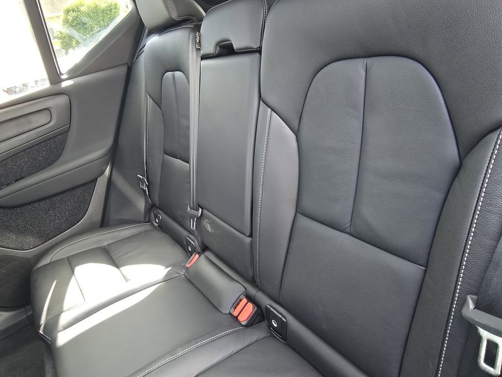 Used 2023 Volvo XC40 B5 Plus w/ Protection Package Premier image 16