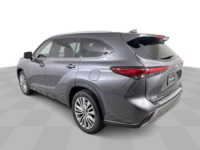 Used 2023 Toyota Highlander Platinum FWD image 6