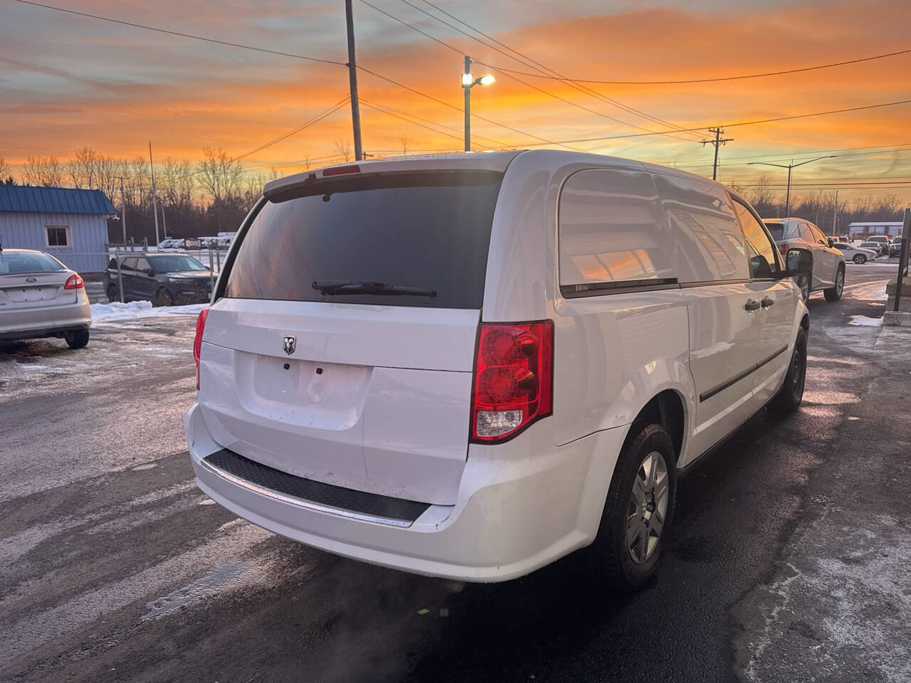 Used 2014 RAM C/V Tradesman image 4