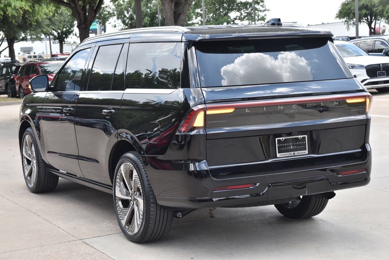 New 2026 Lincoln Navigator Black Label AWD/4WD image 9