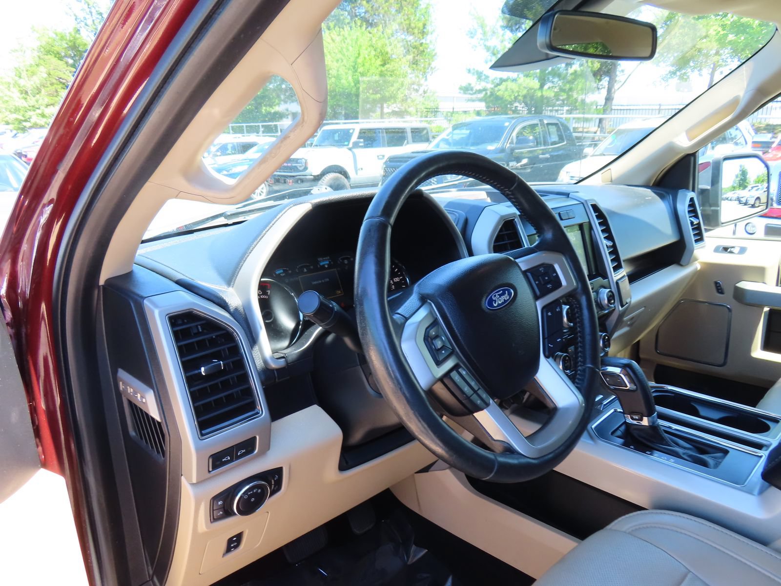 Used 2017 Ford F150 Lariat w/ Equipment Group 502A Luxury AWD/4WD image 17