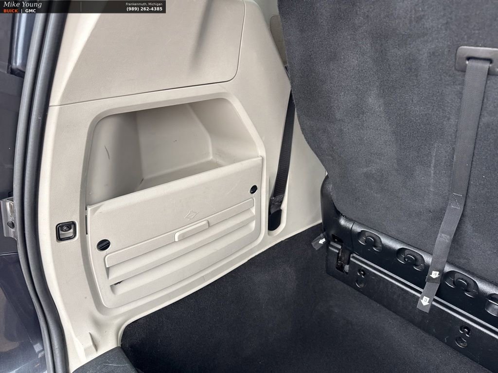 Used 2013 Chrysler Town & Country Touring image 36