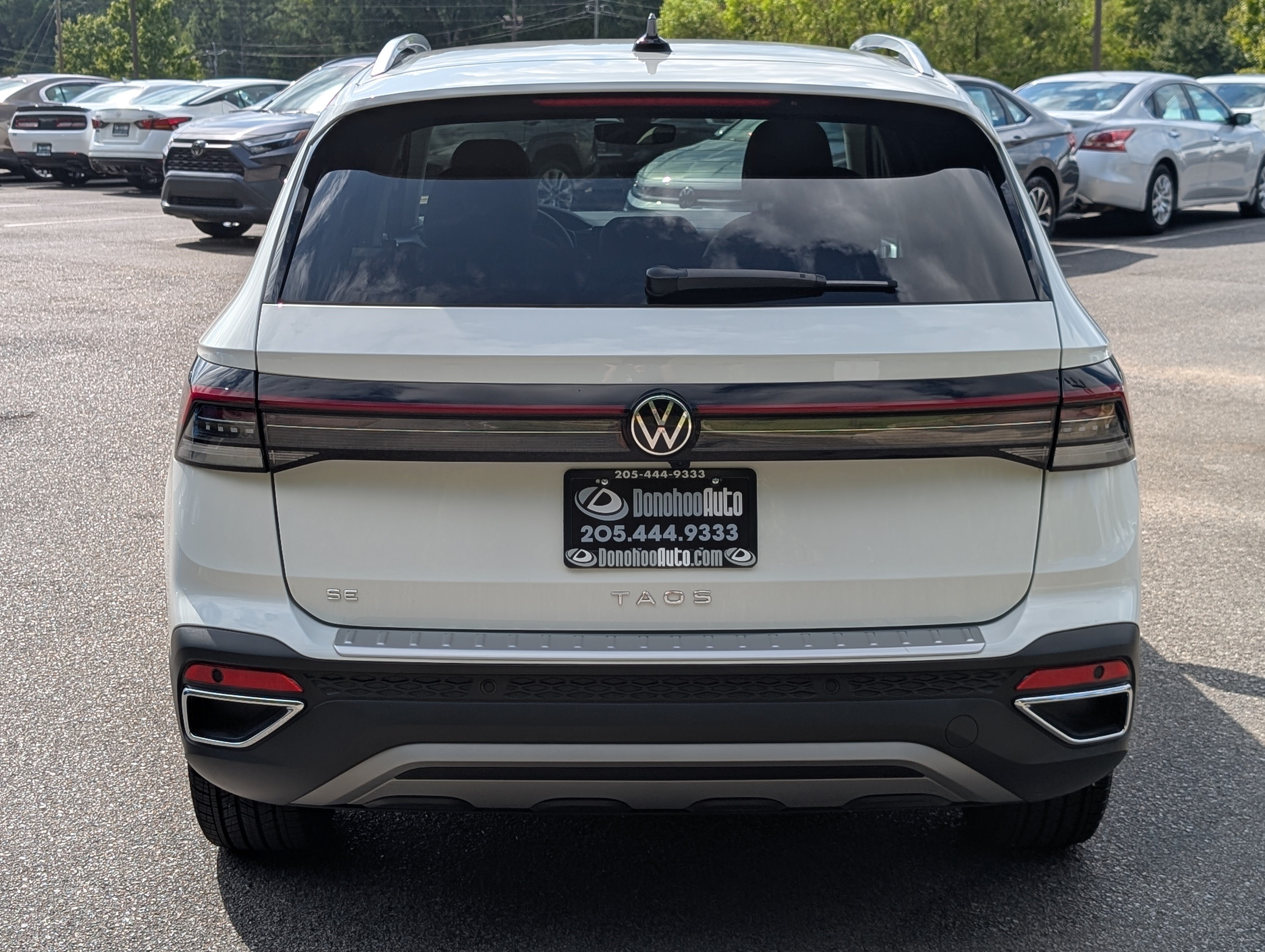 Used 2025 Volkswagen Taos SE FWD image 8