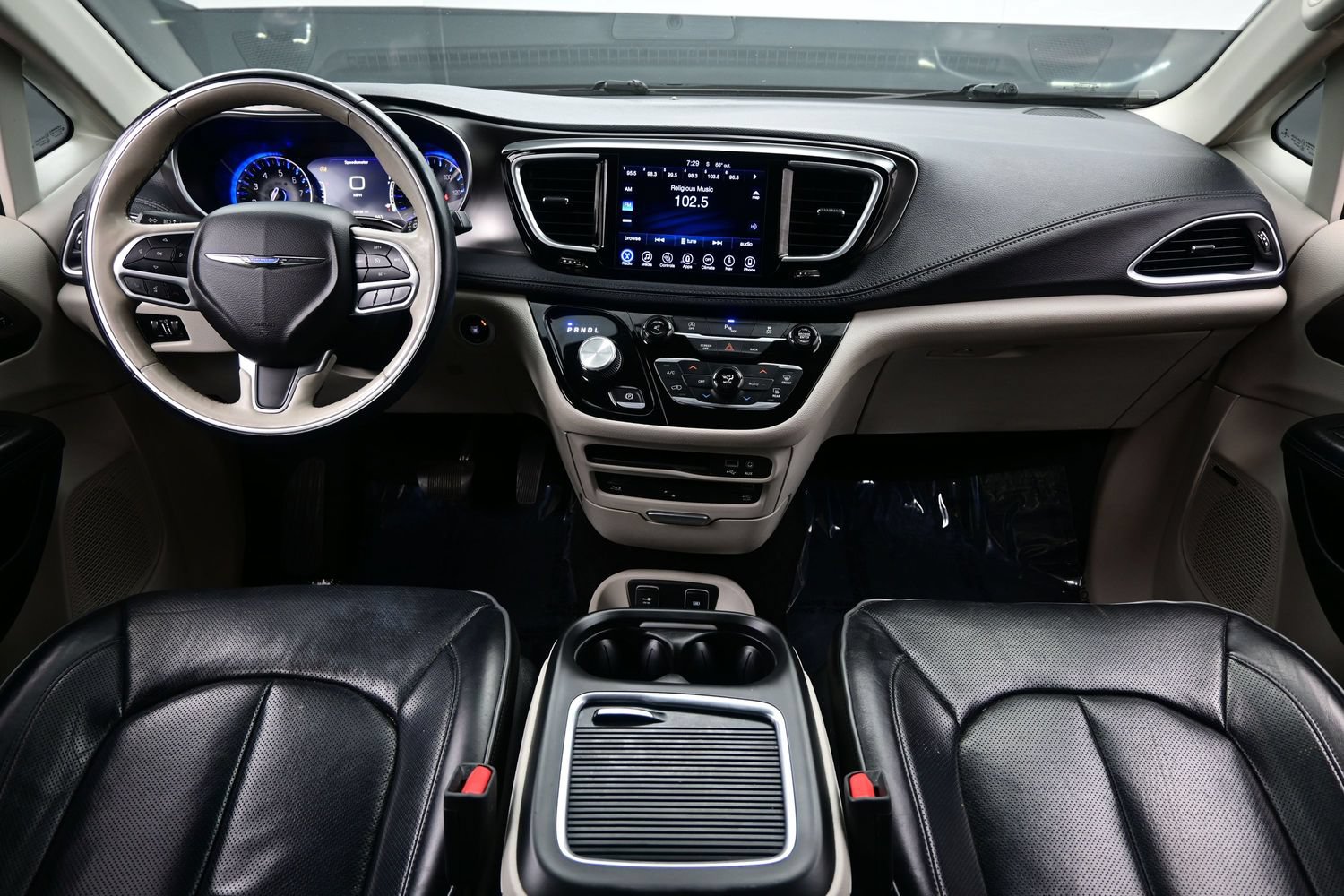 Used 2017 Chrysler Pacifica Limited FWD image 19