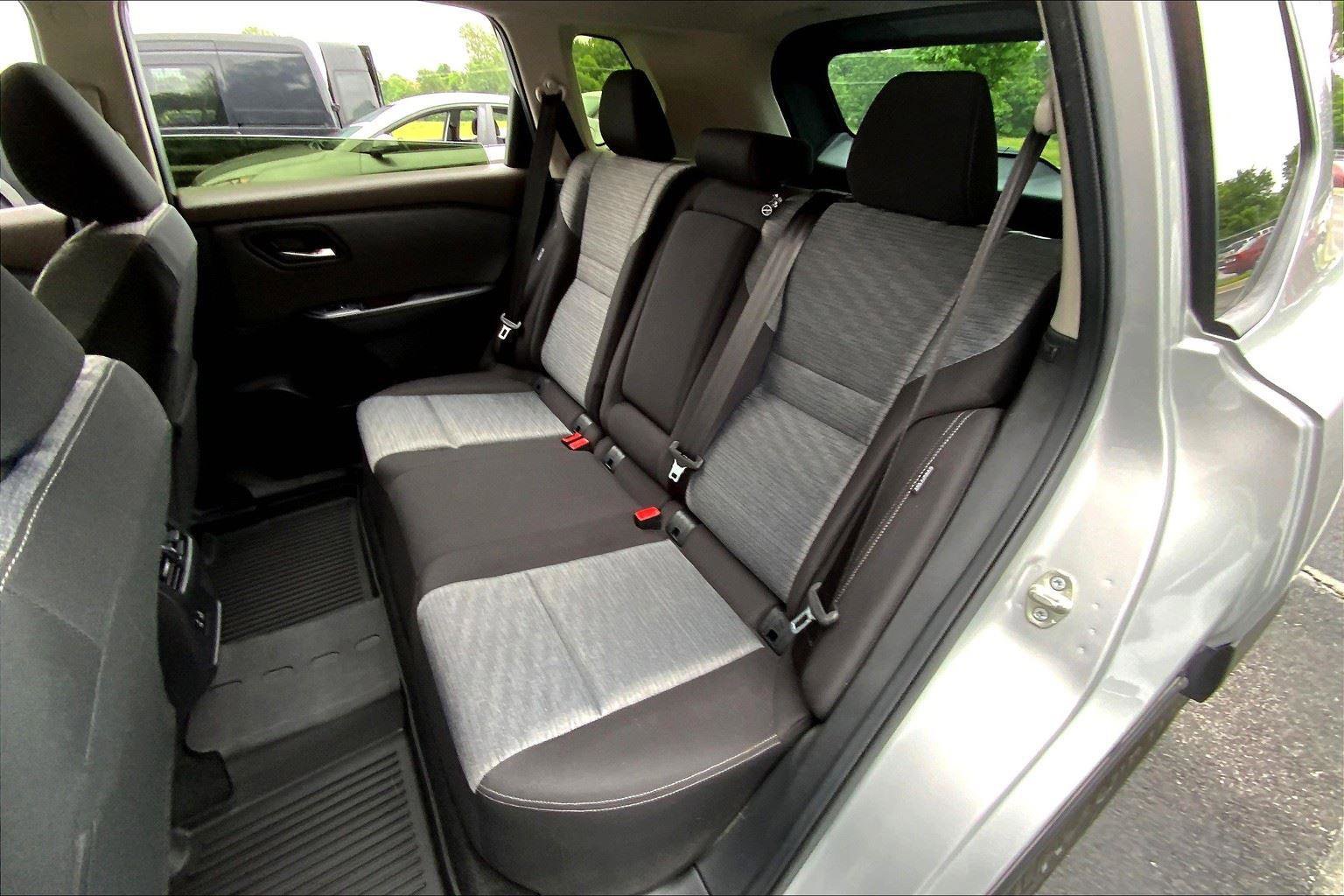 Used 2023 Nissan Rogue SV AWD/4WD image 24