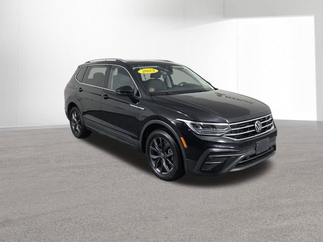 Used 2023 Volkswagen Tiguan SE w/ Panoramic Sunroof Package image 13