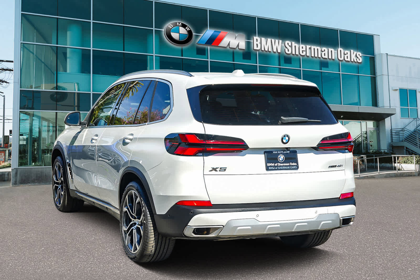 Used 2025 BMW X5 sDrive40i w/ Premium Package image 8