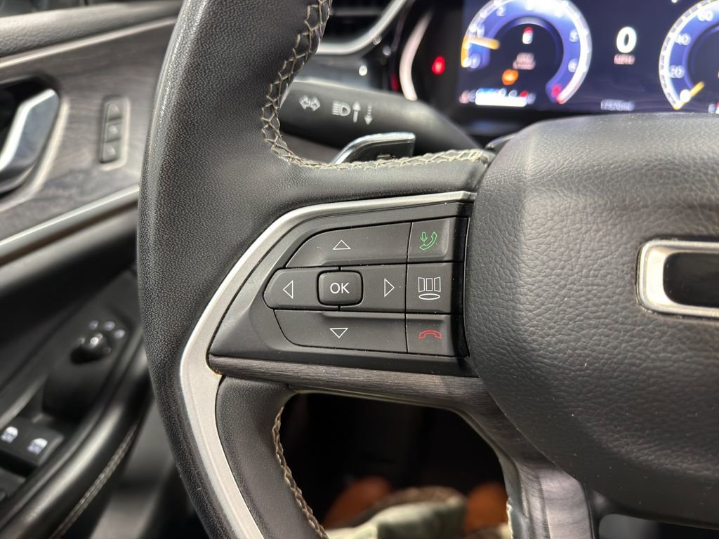 Used 2023 Jeep Grand Cherokee L Limited w/ Luxury Tech Group II image 27