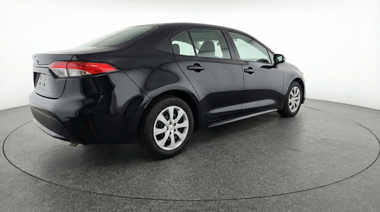 Used 2025 Toyota Corolla LE FWD image 9