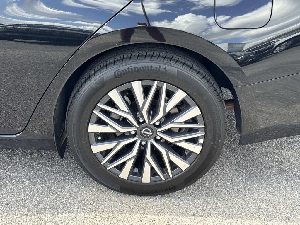 Used 2025 Nissan Altima 2.5 SV FWD image 4