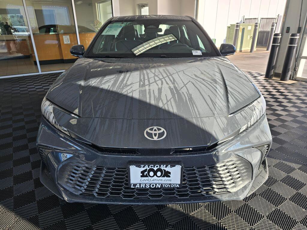 Used 2025 Toyota Camry SE image 8