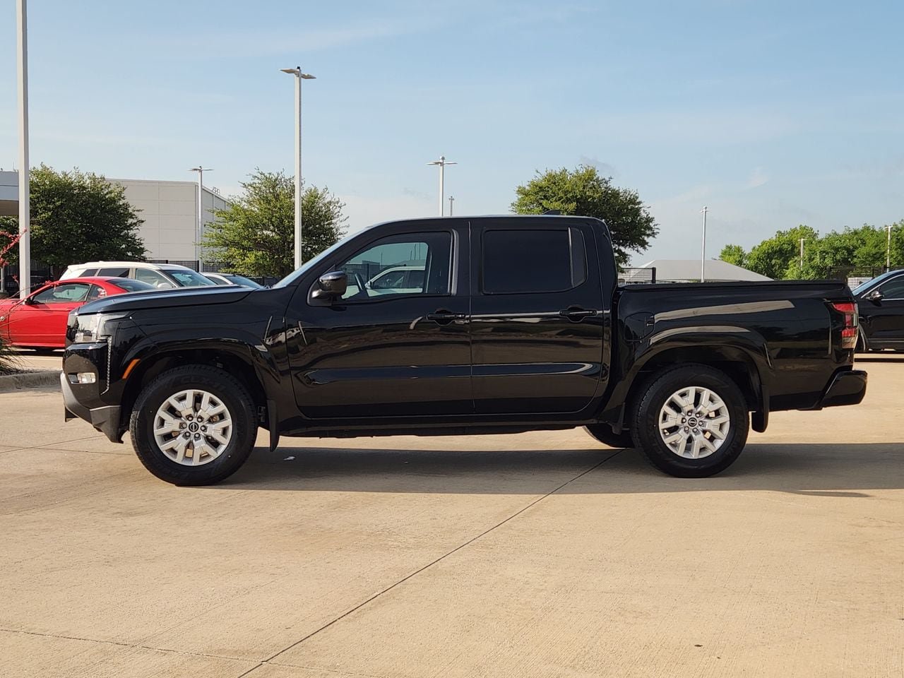 Used 2022 Nissan Frontier SV RWD image 4