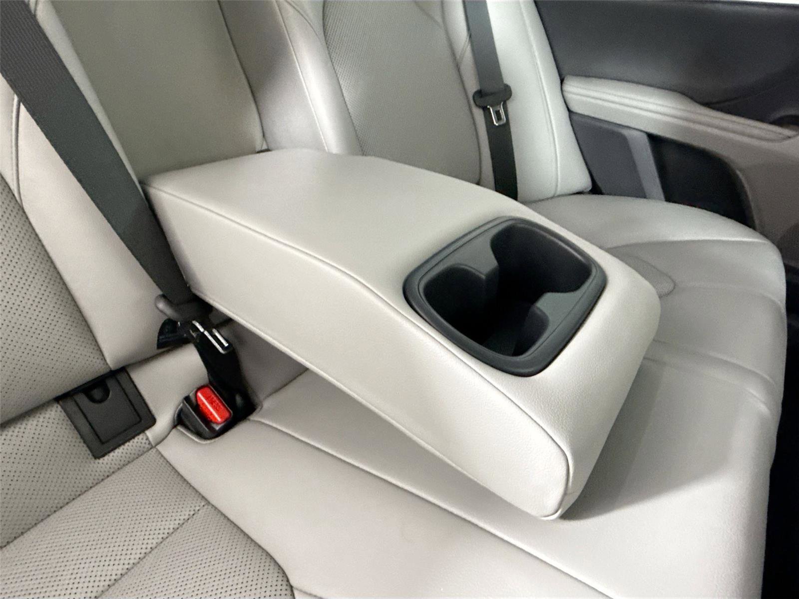 Certified 2022 Toyota Camry XLE image 38