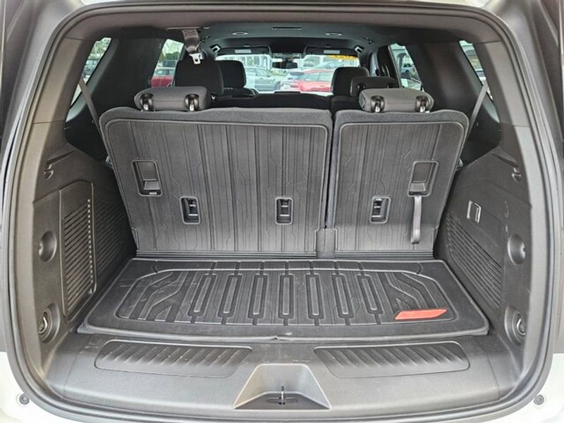 Used 2021 GMC Yukon SLE image 12